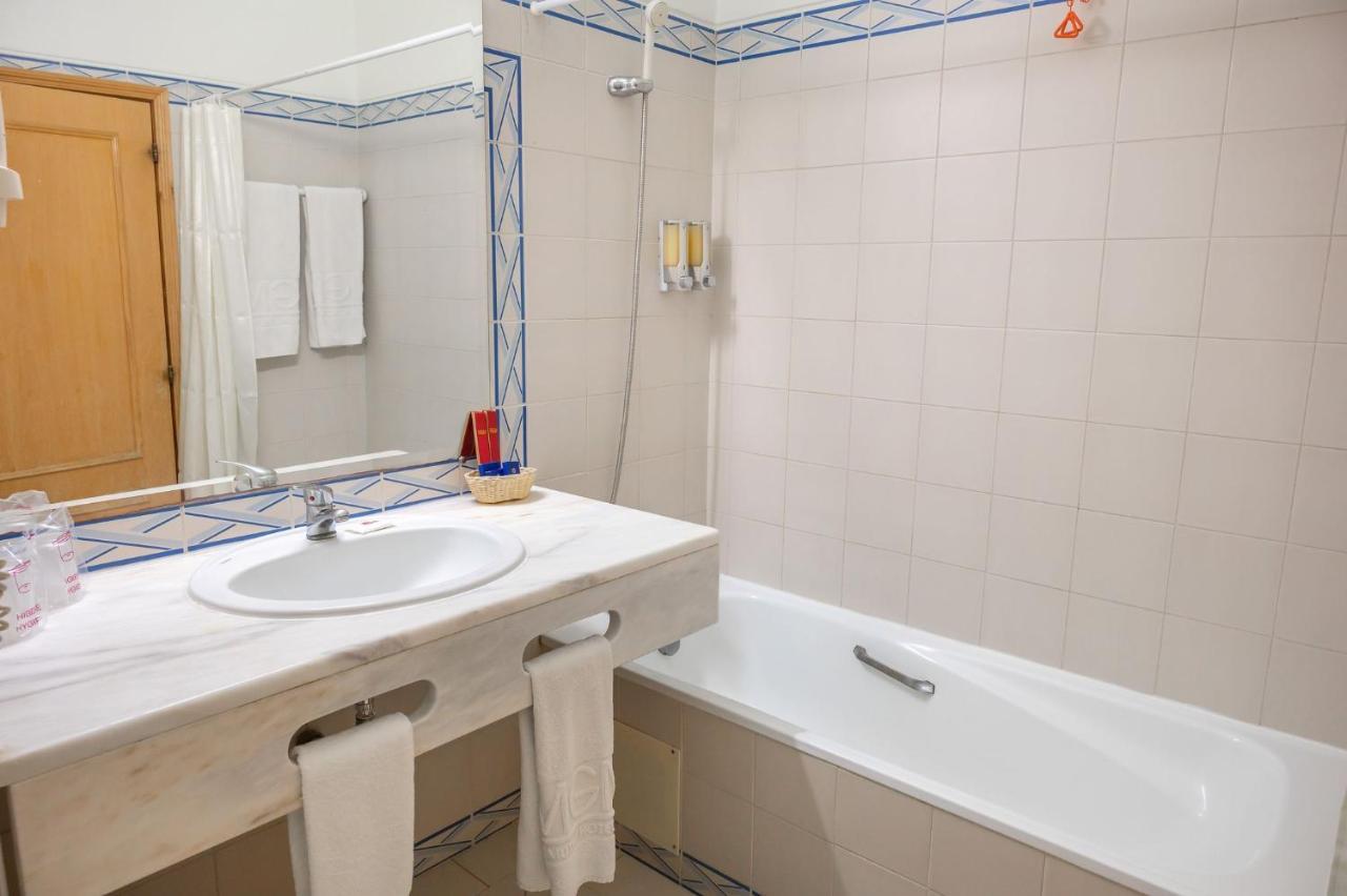 One-Bedroom Junior Standard (2 Adults)