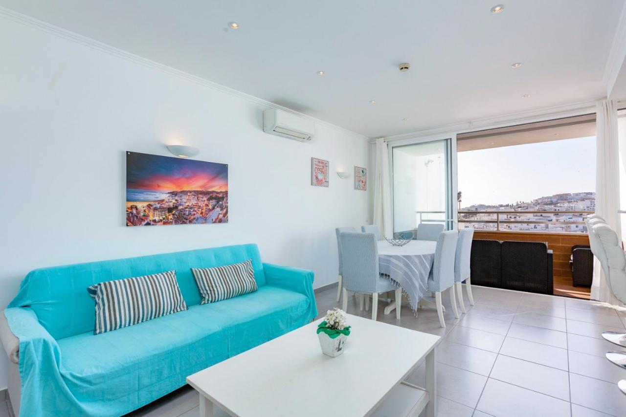Appartamento con 2 Camere da Letto e Vista Piscina