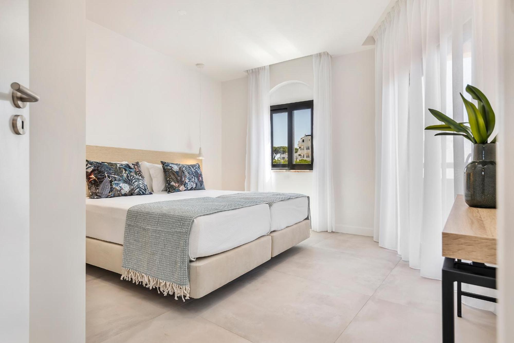 One-Bedroom Apartment,1516377844:JPEG