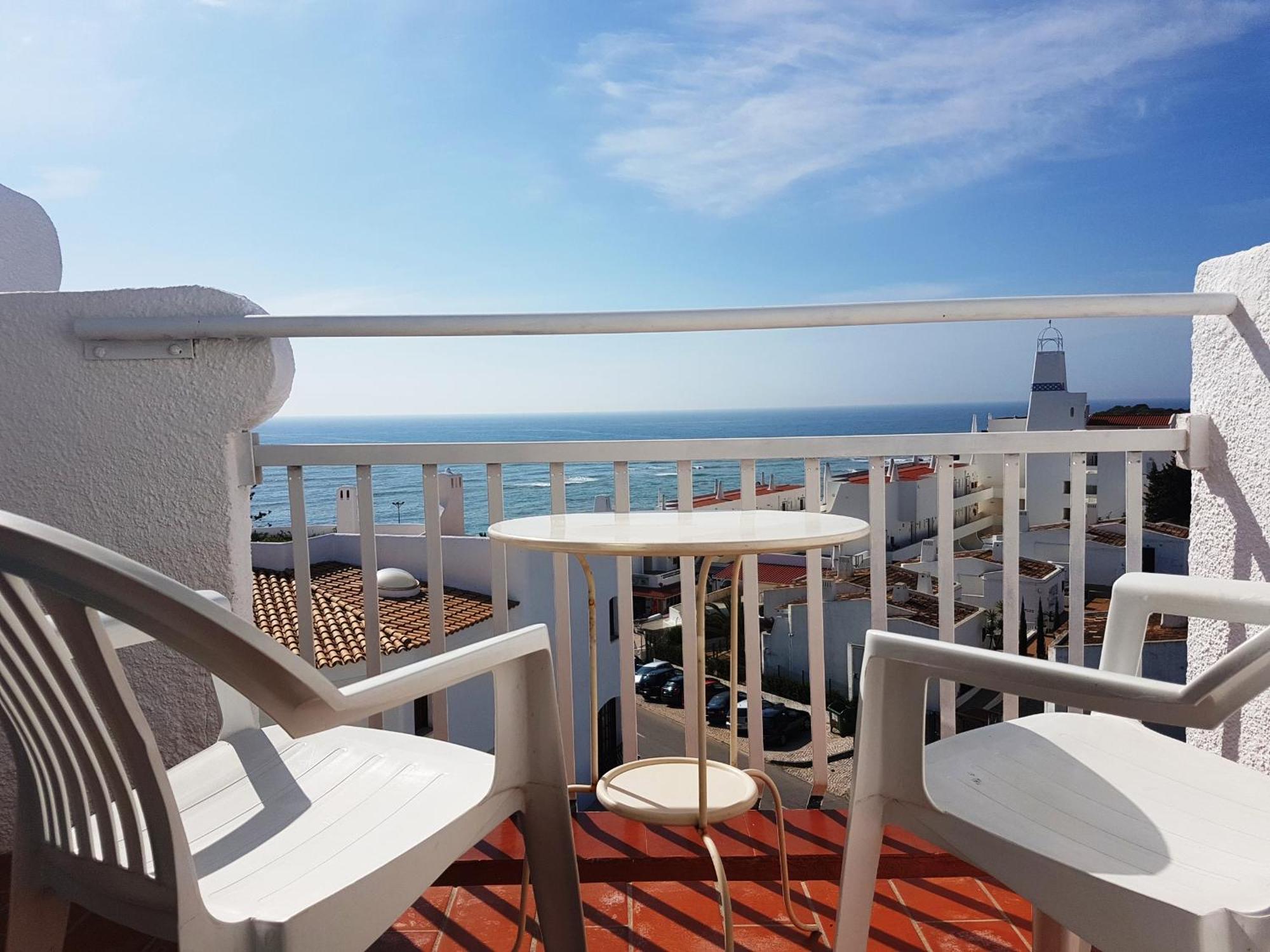 One-Bedroom Apartment with Sea View,1516403263:JPEG