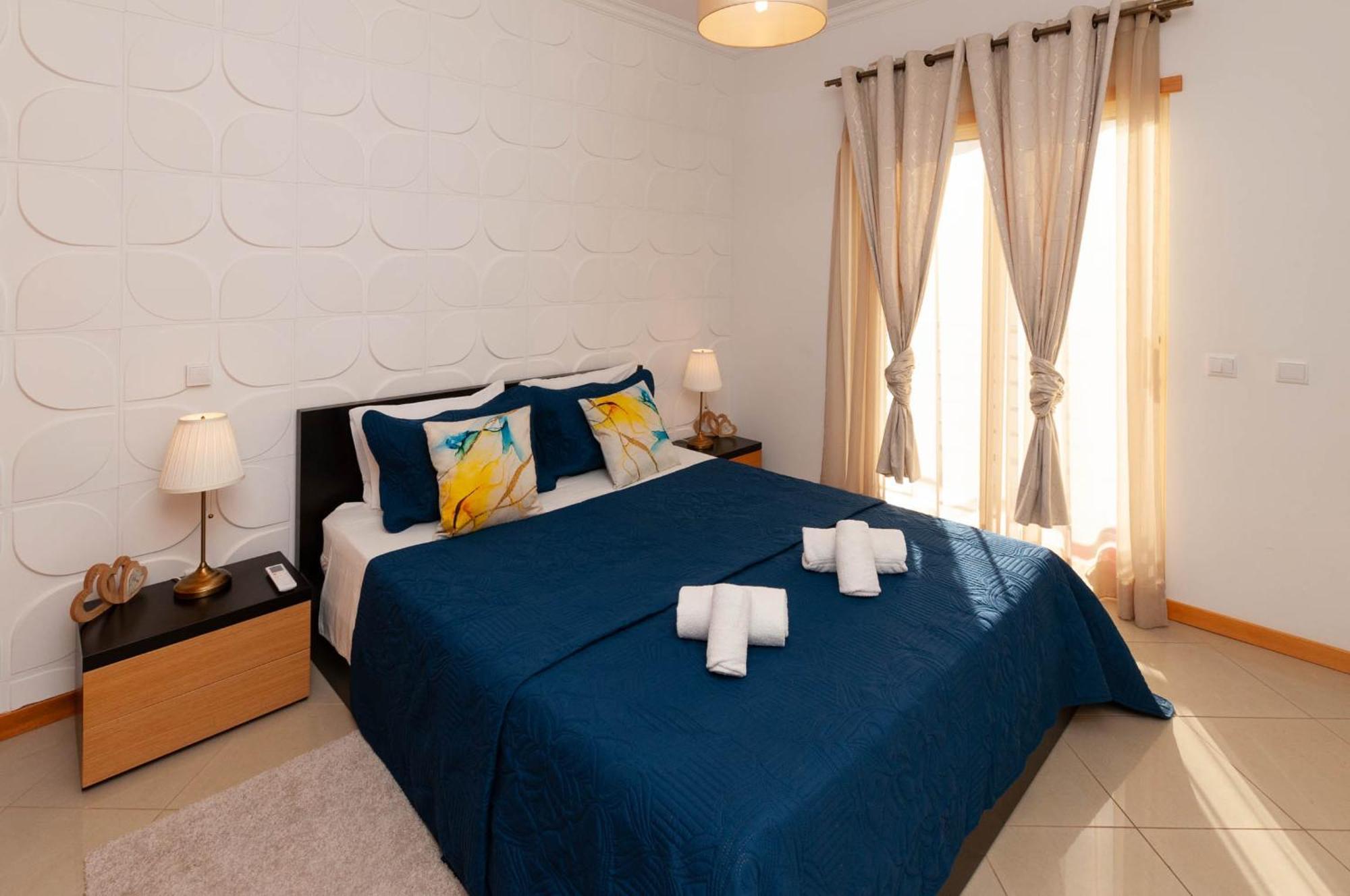Appartamento con 1 Camera da Letto e Vista Mare Parziale