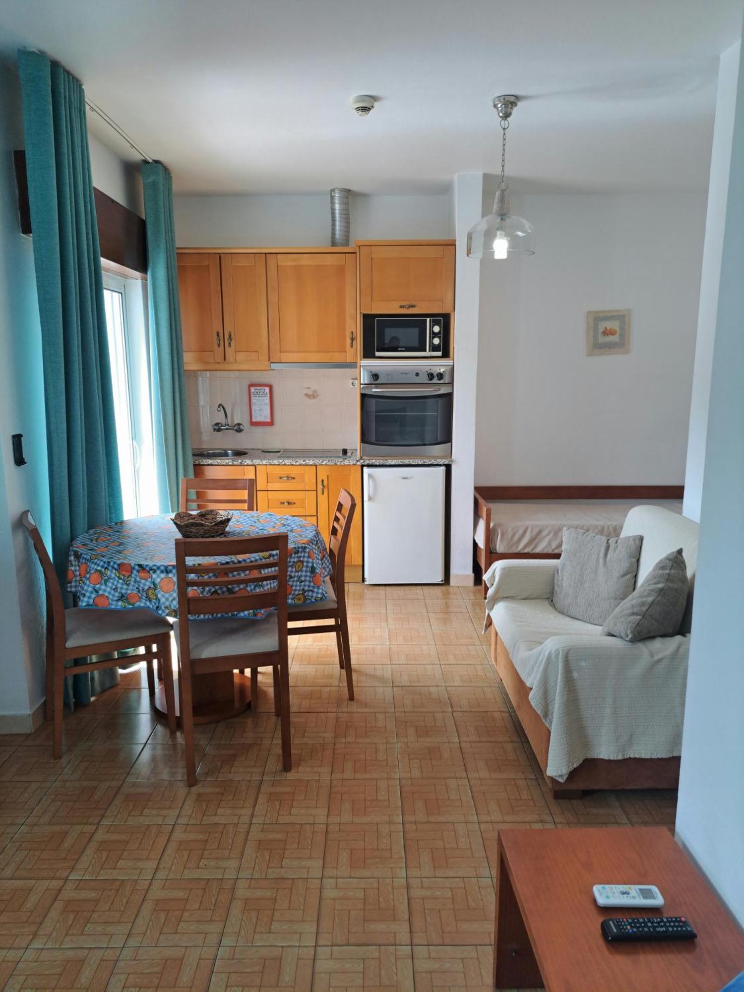 Studio Apartment Balcony,1648899227:JPEG
