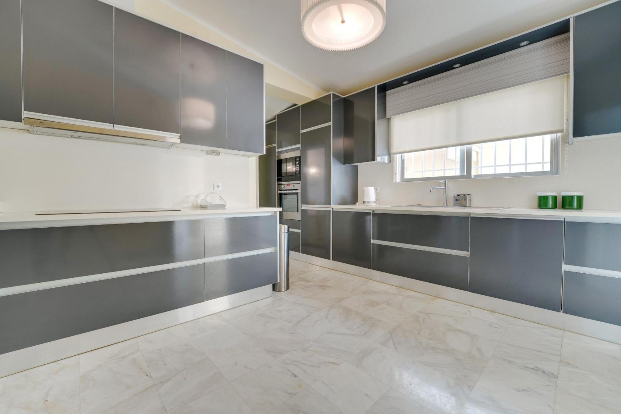 Sunrise Beach Villa - 6 Bedrooms