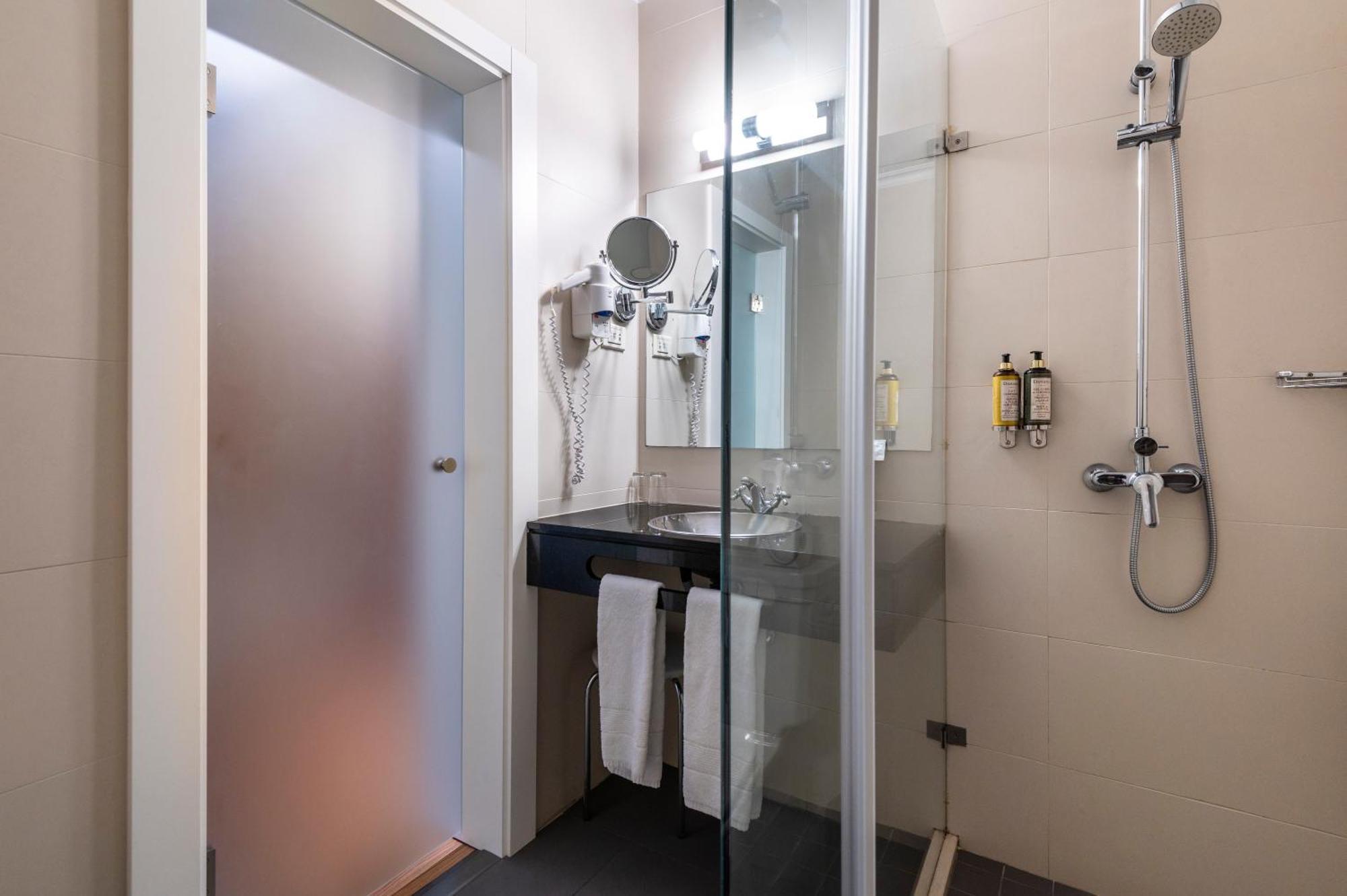 Superior Twin/Double Room with Sea View,1758517534:JPEG