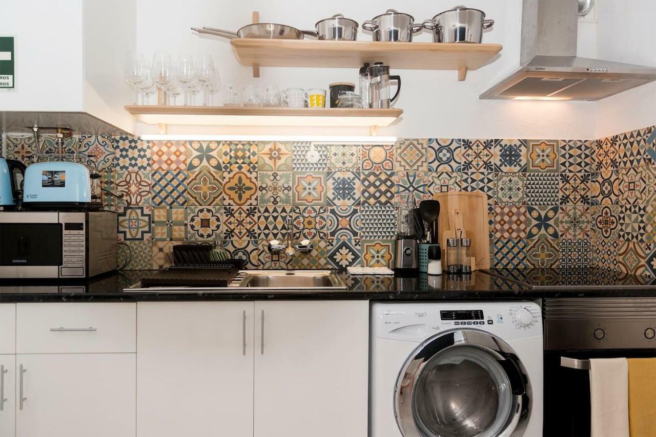 One-Bedroom Apartment,883876963:JPEG