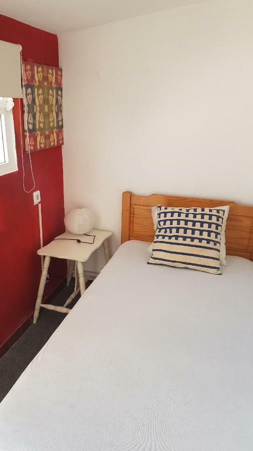 Quarto Individual Standard com Banheiro Compartilhado