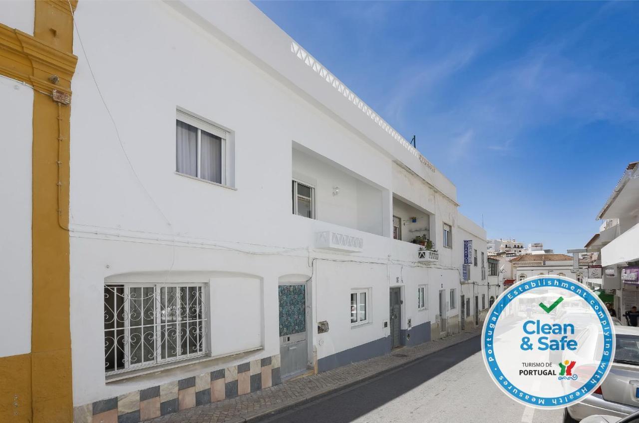 Three-Bedroom Apartment with Terrace,994692001:JPEG