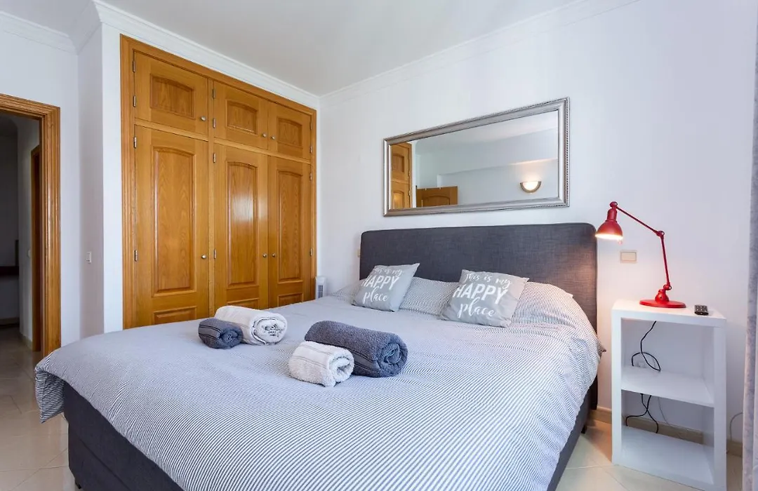 Premium T1 Apartment, Spacious, 3 Min Driving Distance From The Beach-1