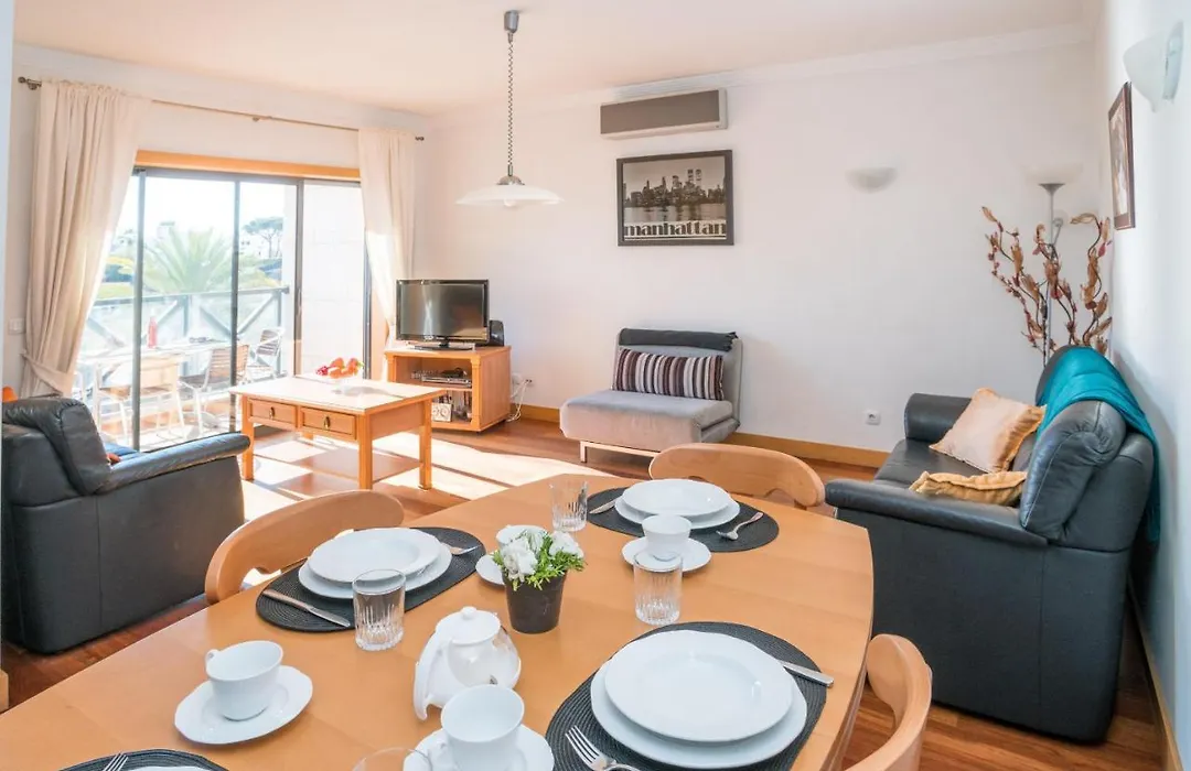 Well-Appointed Apartment In Corcovada, Albufeira-1