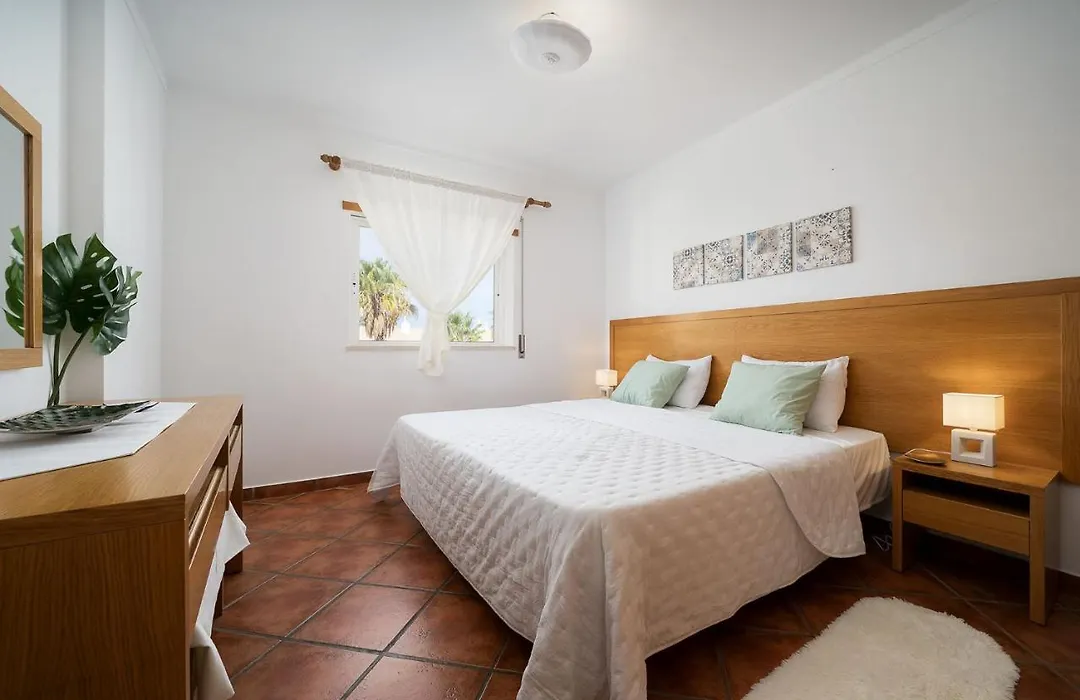 Family Holiday Apartment - Centrally Located - Vale De Parra-1