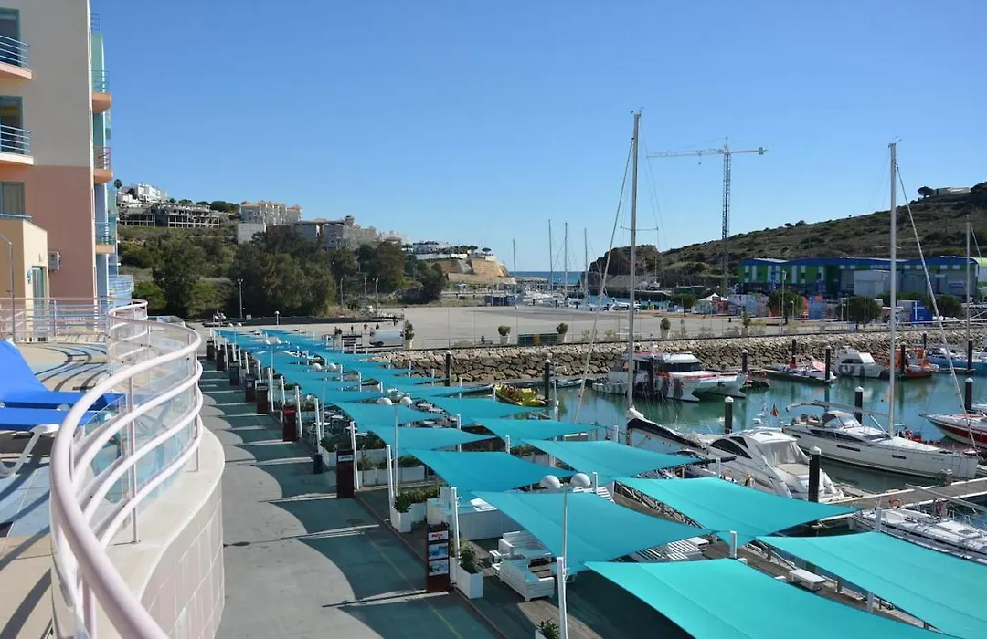 Wonderful Apartment Albufeira Marina 4B 2B-1