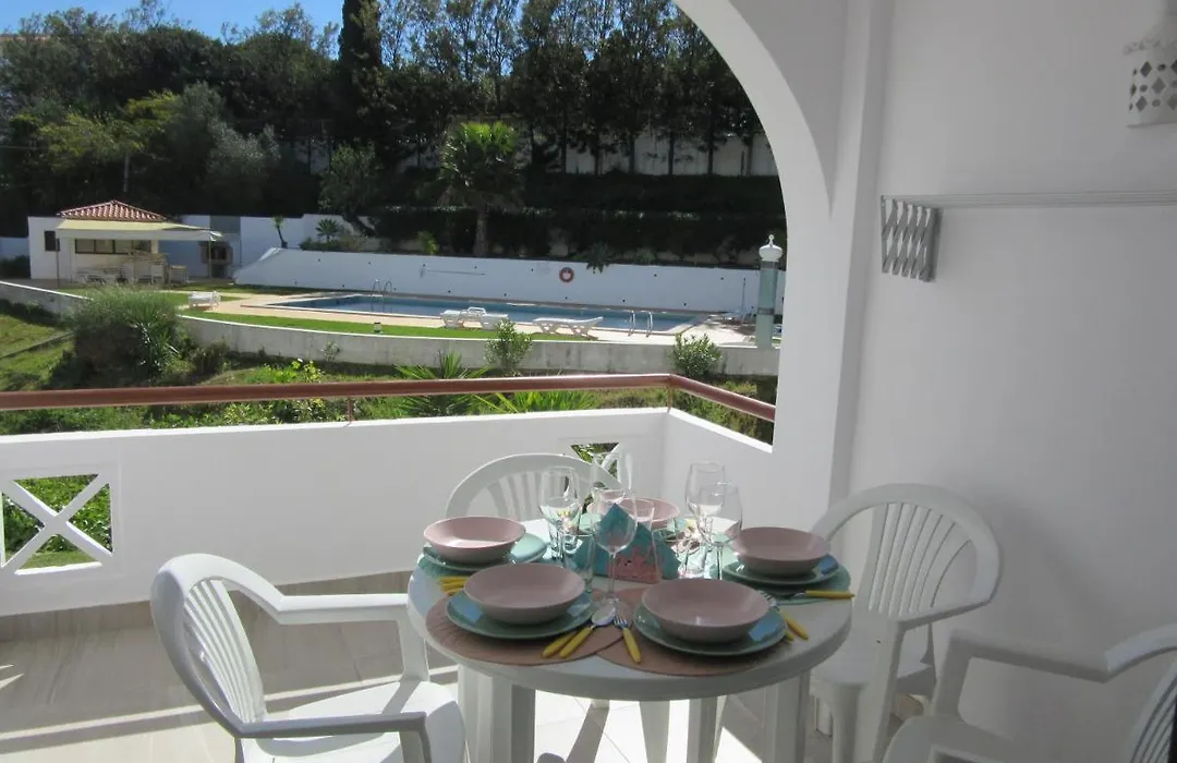 Spacious Comfort 1 Bedroom Apartment With Pool 300M From The Beach-1