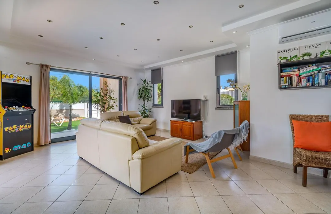 Villa Ruana - 5 Bedrooms On Suite- Free Out Door Hot Jacuzzi - By Bedzy-1