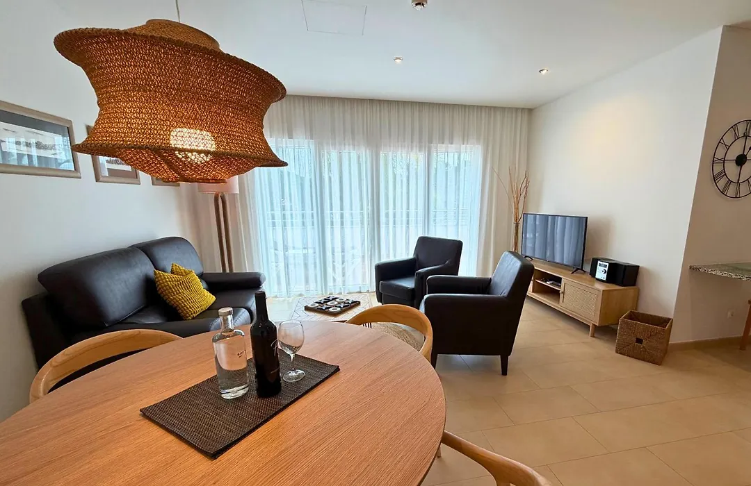 Pine Tree Seaside Apartments 500M To Beach-1