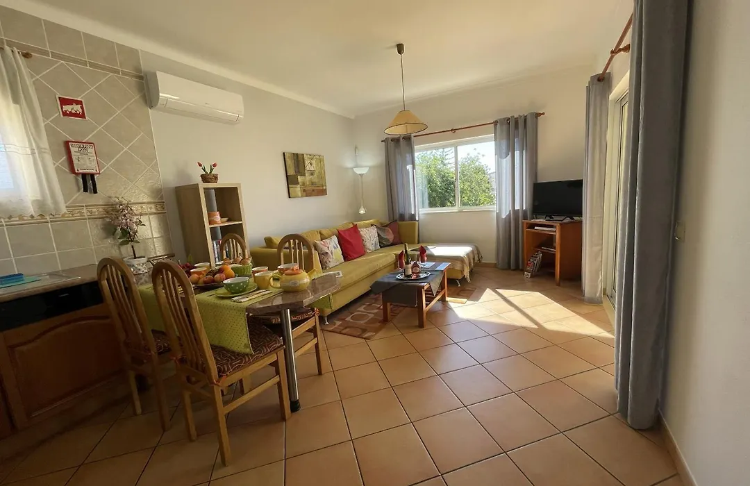 Villa Eber - Independent 1 & 2 Bedroom Apartments, Pool, Air Con, Fast Wi-Fi, Near Old Town Of Albufeira And Beaches-1