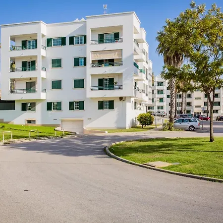 Premium T1 Apartment, Spacious, 3 Min Driving Distance From The Beach-3