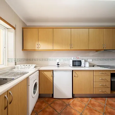 Family Holiday Apartment - Centrally Located - Vale De Parra-2