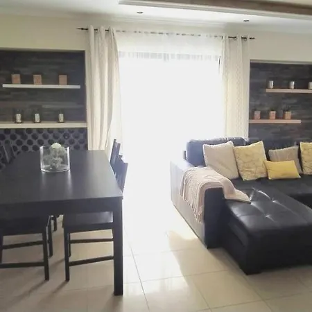Bel Appartement 2 Chambres Au Coeur D'Albufeira, Proche De La Magnifique Plage De Oura Et Des Loisirs-2
