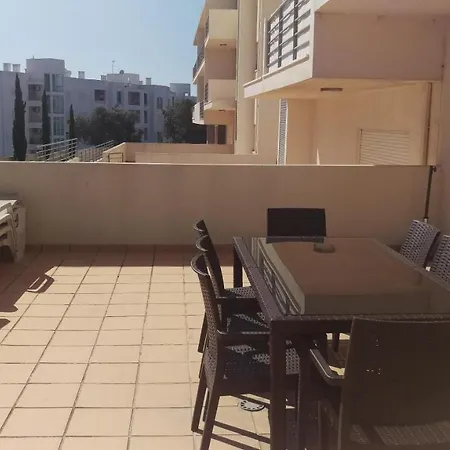 Modern 3 Bedroom Pool View.-3