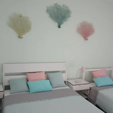 Spacious Comfort 1 Bedroom Apartment With Pool 300M From The Beach-3