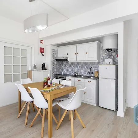 Artens 407 - Dream Lodging-2