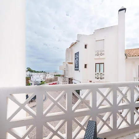 401 - 2 Bedroom Apartment - Oura - Sea View-3
