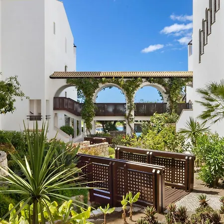 Pine Cliffs Ocean Suites, A Luxury Collection Resort & Spa, Algarve-3
