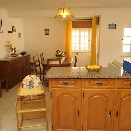 Villa V4 Com Piscina Privada A 400 Metros Da Praia-2