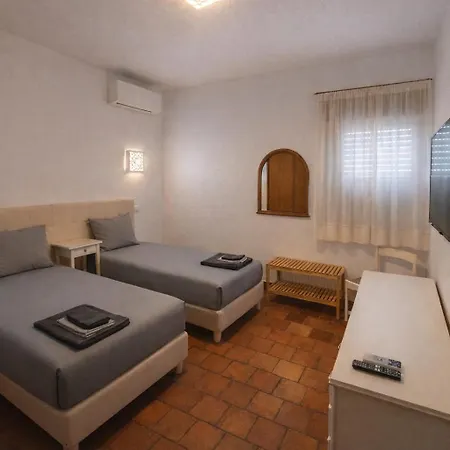 Oura Family House-3