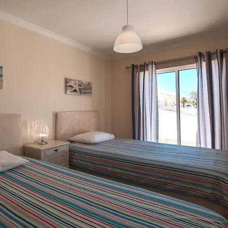 Spacious House With Private Pool In Albufeira-2