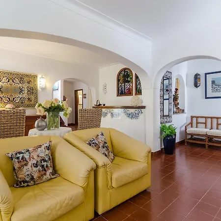 Spacious Villa For 10 With Private Pool Near Albufeira-2