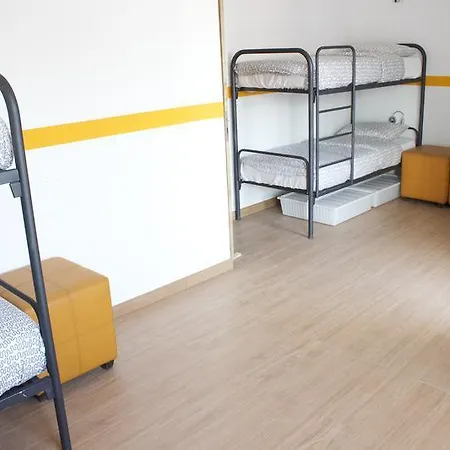Rich & Poor Hostel Albufeira-2