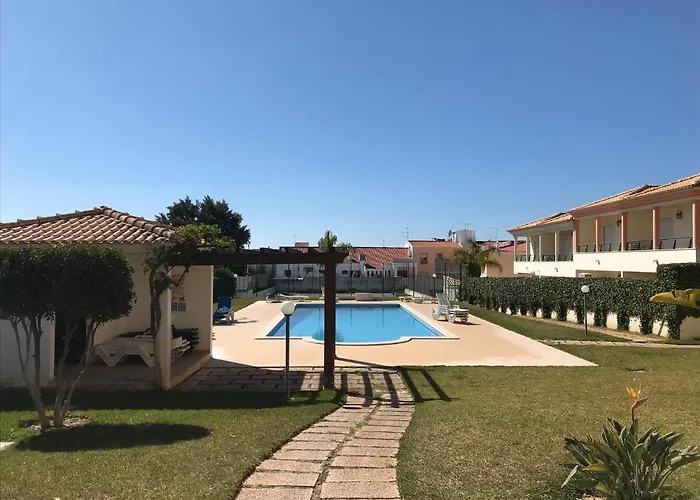 Oura Beach T1 Apartment Coral , Close To The Strip, Swimming Pool, Wi Fi, A/C Albufeira