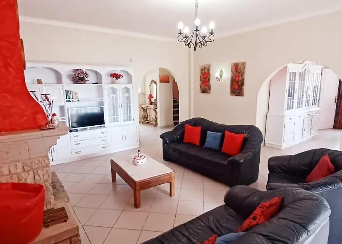 Villa Paraiso Spacious And Central To Enjoy Best Beaches Ac Wifi Garden Pool Albufeira
