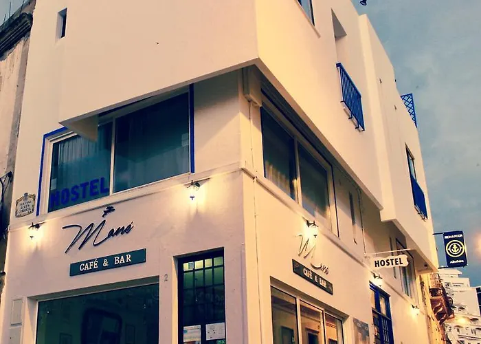 Rich & Poor Hostel Albufeira