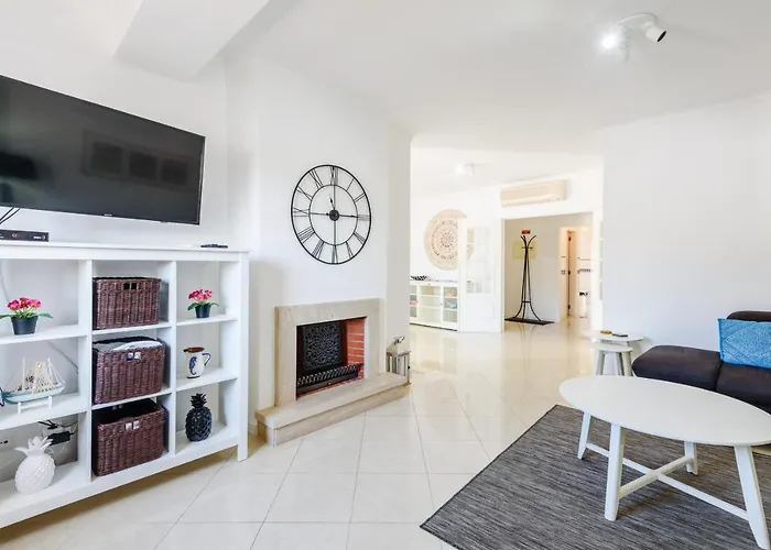 Amazing Apartment In Albufeira admite animales